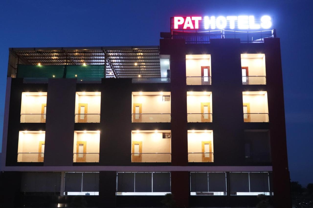 Pat Hotels Индаур Экстерьер фото
