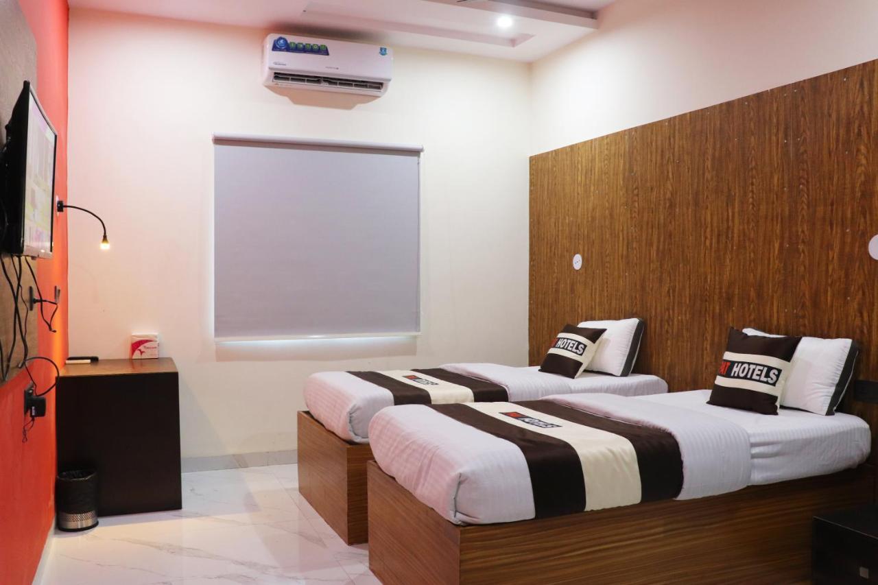 Pat Hotels Индаур Экстерьер фото