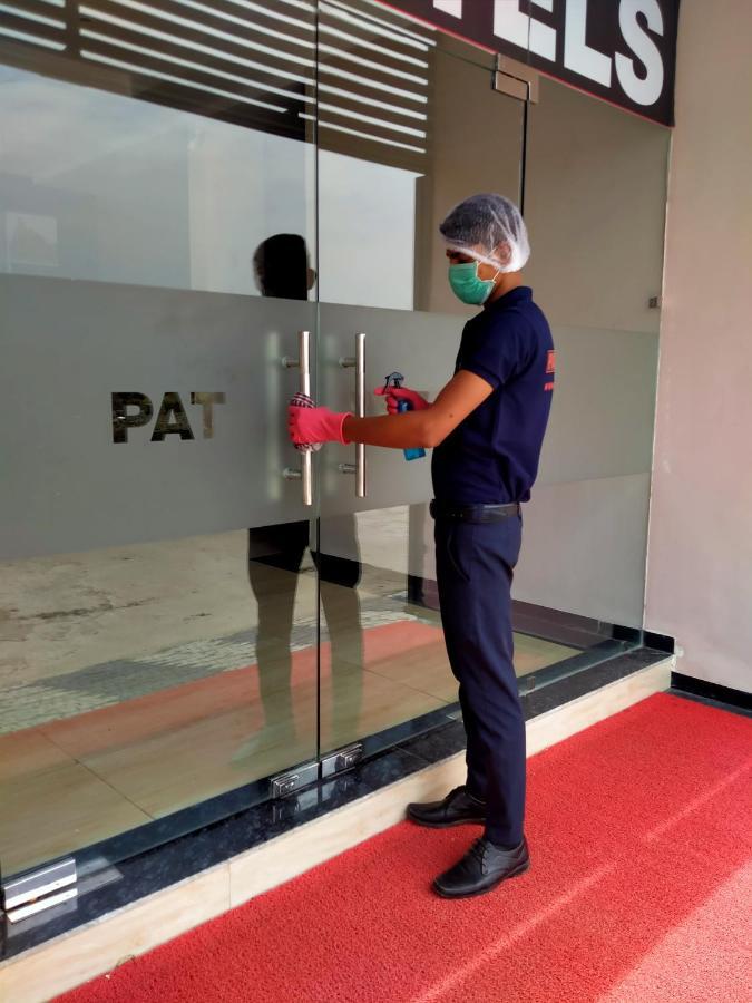 Pat Hotels Индаур Экстерьер фото